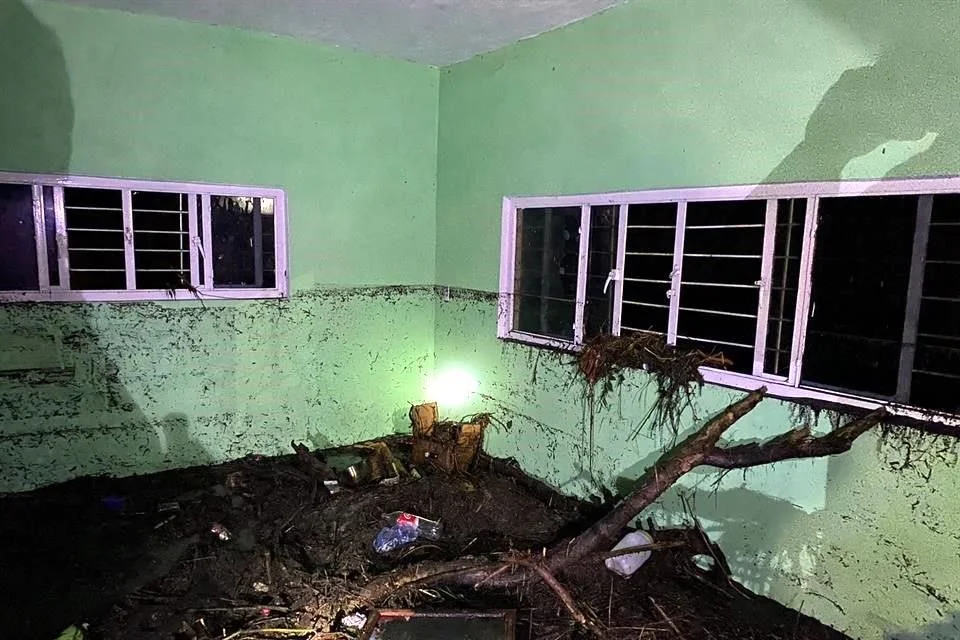 En el Estado de México, San Mateo Atenco y Metepec registraron severas anegaciones.