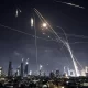 El ataque iraní ocurre un día después de que Israel destruyera infraestructura nuclear en Irán y matara a una veintena de altos mandos.