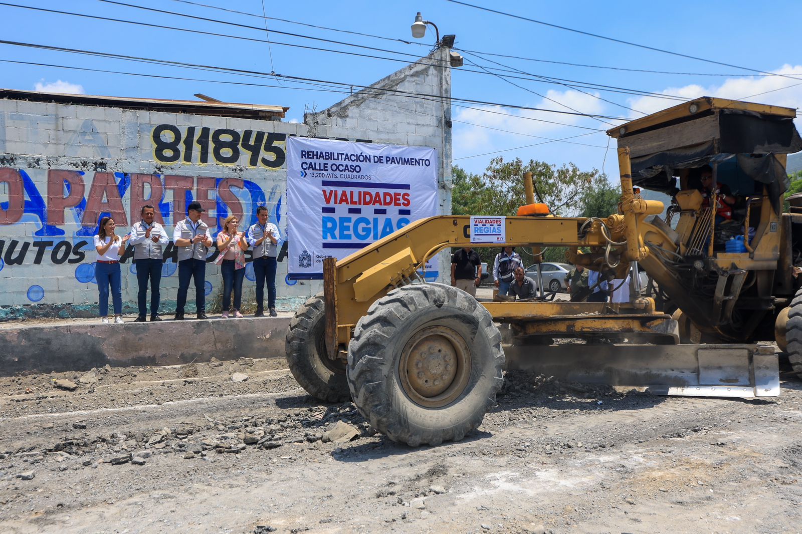 El edil acudió a arrancar de manera oficial los trabajos de este proyecto en la zona 3, al nor-poniente de la ciudad, donde se tiene contemplado rehabilitar poco más de 79 mil metros cuadrados de pavimento.
