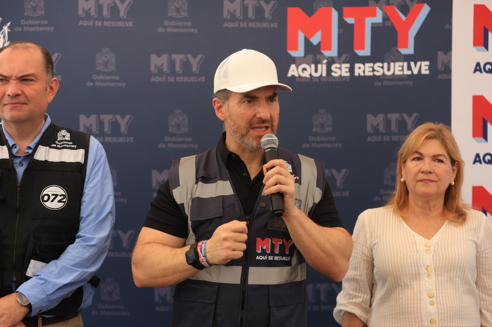 Durante el enfrentamiento, uno de los presuntos delincuentes murió dentro del vehículo en el que intentaban huir, mientras que otro fue detenido y ya se encuentra bajo investigación de las autoridades correspondientes.