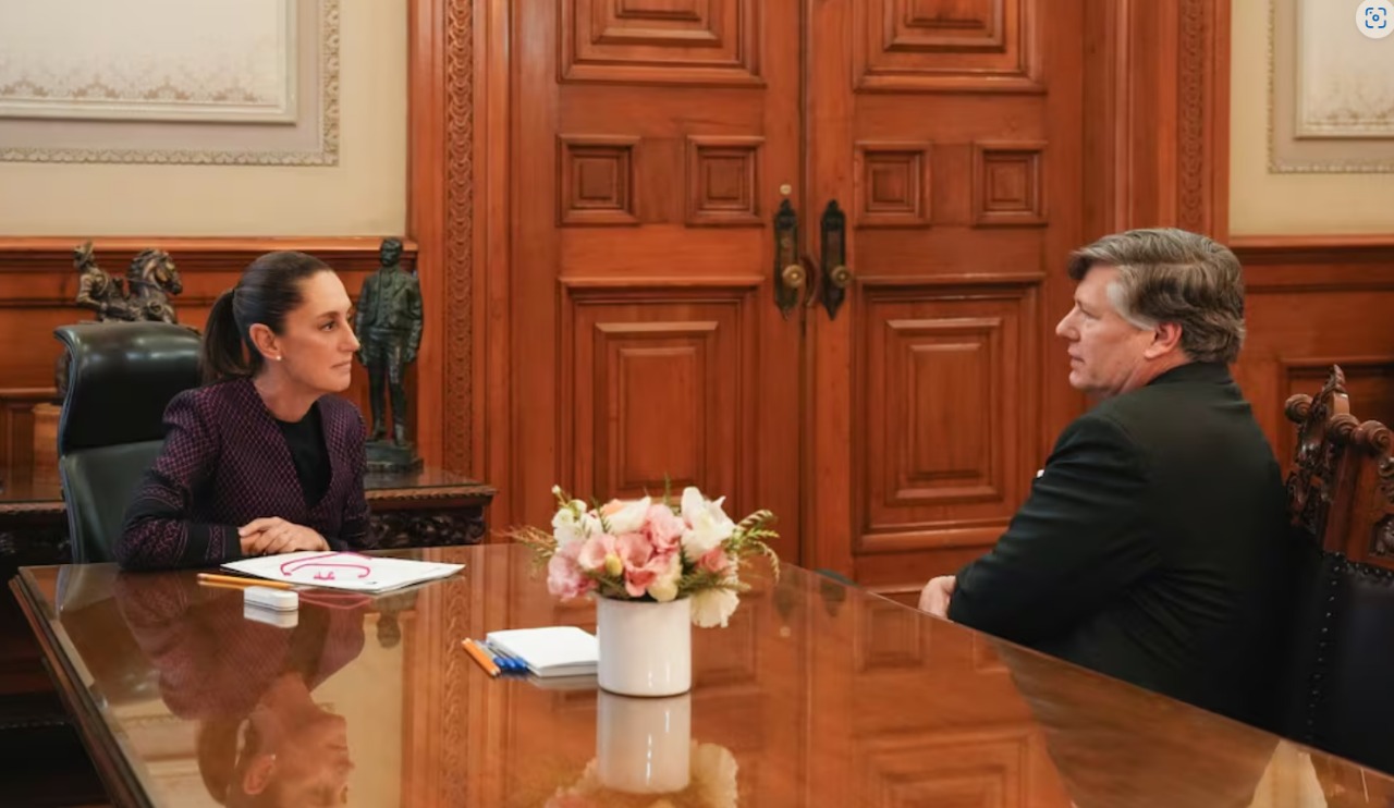 Durante la reunión, que calificó como una visita de cortesía, Sheinbaum abordó temas de migración, seguridad y la próxima visita del secretario de Estado, Marco Rubio.
