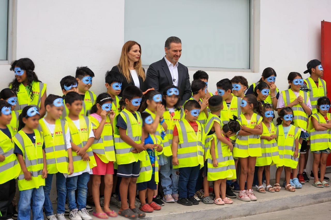 En el evento estuvieron presentes la directora general del DIF Monterrey, Ivonne Álvarez; y el director de Desarrollo Institucional y Carrera Policial, Brisilot Sandoval.