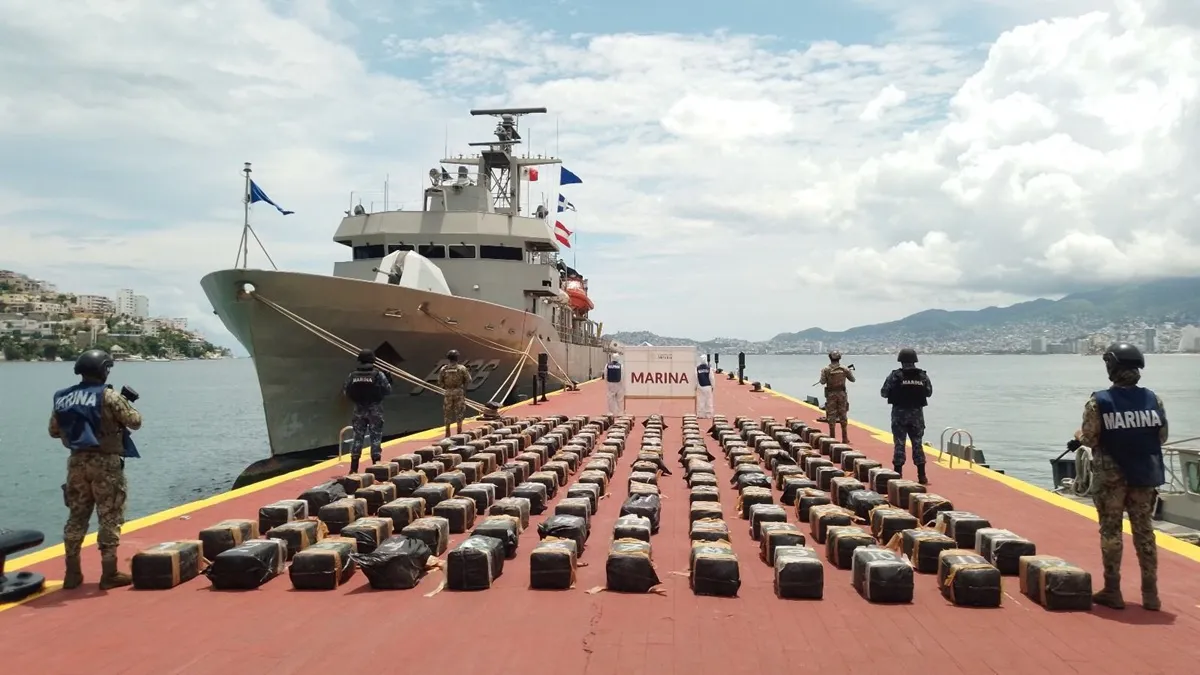 Tanto los tripulantes como la embarcación y la droga fueron puestos a disposición del Ministerio Público Federal.