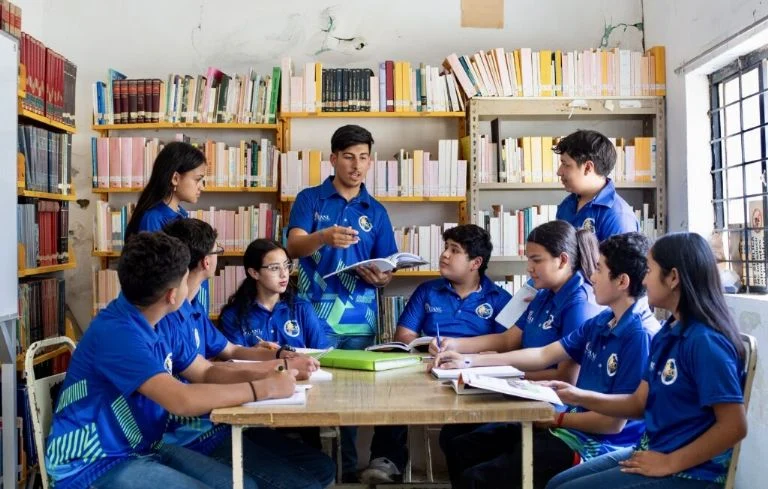 El rector de la UANL, Santos Guzmán, destacó la importancia de llevar la educación a las zonas más alejadas del estado