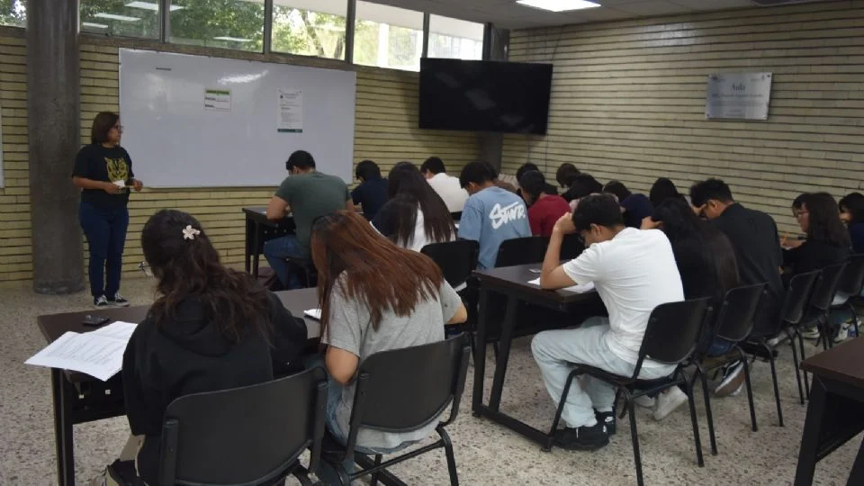 De acuerdo con datos del Centro de Evaluaciones de la UANL, 23 mil 974 aspirantes presentaron su examen en las instalaciones de las 12 facultades ubicadas en Ciudad Universitaria, mientras que el Campus de Ciencias de la Salud recibió a 10 mil 827 jóvenes, siendo la Facultad de Medicina una de las más demandadas.