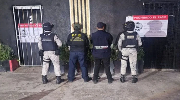 Tras concluir las intervenciones, las mujeres fueron trasladadas a las instalaciones del Ministerio Público para rendir su declaración, y se colocaron sellos de aseguramiento en ambos negocios.