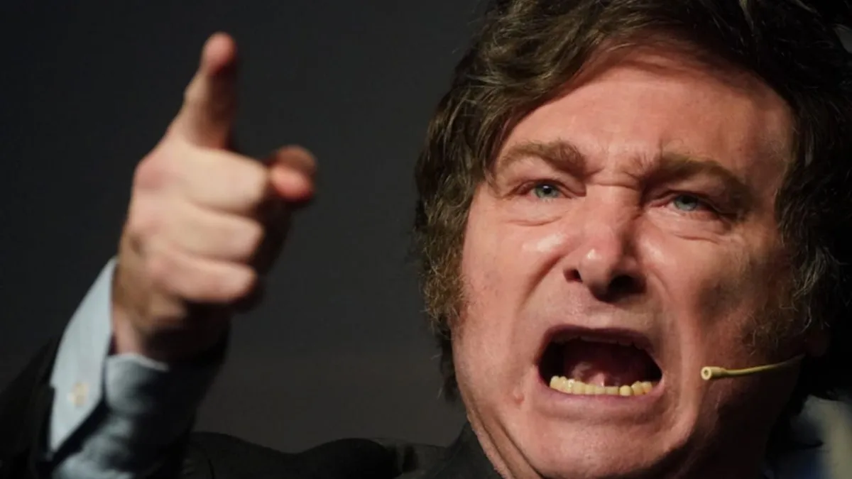 El mandatario libertario aprovechó el contexto para insistir en su propuesta de habilitar las Sociedades Anónimas Deportivas (SAD) en el fútbol nacional, al considerar que el actual sistema de asociaciones civiles carece de competitividad e incentivos.