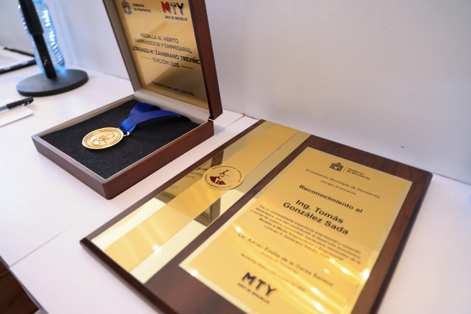 El alcalde Adrián de la Garza, reconoció al empresario como un pilar del desarrollo económico de la ciudad.