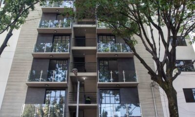 El programa está dirigido principalmente a jóvenes sin propiedad y con ingresos bajos, priorizando a mujeres jefas de familia y comunidades indígenas