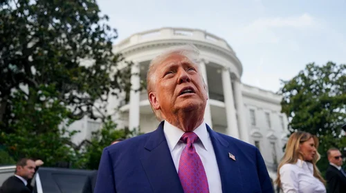 Trump afirmó que la “invasión” de más de 21 millones de inmigrantes ilegales, atribuida a la administración Biden y al gobernador Gavin Newsom, ha dañado escuelas, hospitales y comunidades