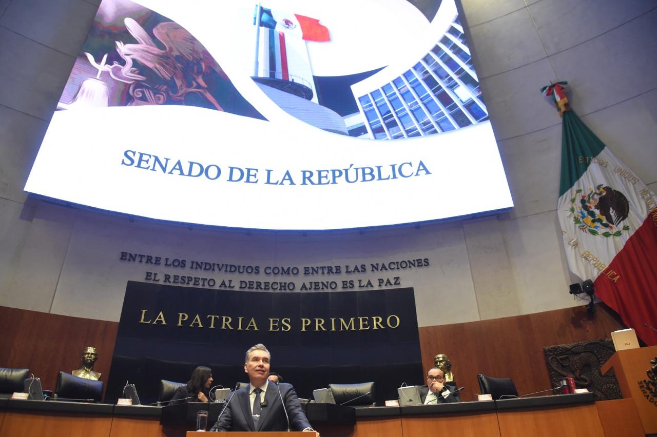 El senador también pidió evitar discursos alarmistas sobre los efectos de la reforma, particularmente en lo relativo a las llamadas “partes relacionadas”, y subrayó que existen protocolos legales para su regulación