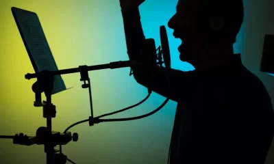 La declaración se produce tras una protesta realizada en la Ciudad de México bajo el lema “una sola voz”, en la que artistas, locutores y actores de doblaje exigieron legislación contra la clonación no autorizada de voces