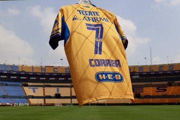 El número 7 fue retirado oficialmente en 1982 como un homenaje permanente a Barbadillo, leyenda del club y campeón en las temporadas 1977-78 y 1981-82.