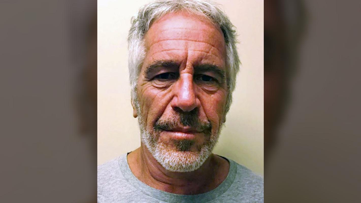 El caso Epstein ha generado controversia desde su muerte, debido a los múltiples errores de procedimiento dentro del penal, como la falta de rondines regulares y la supuesta falla en las cámaras que vigilaban su celda directamente.