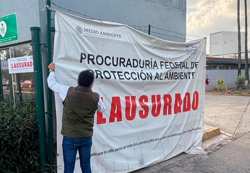 En su comunicado, la Profepa detalló que Zinc Nacional deberá presentar en un plazo de cinco días hábiles un plan detallado para detener sus actividades y procesos de forma segura, incluyendo medidas para evitar la dispersión de partículas y caracterizar suelos contaminados.