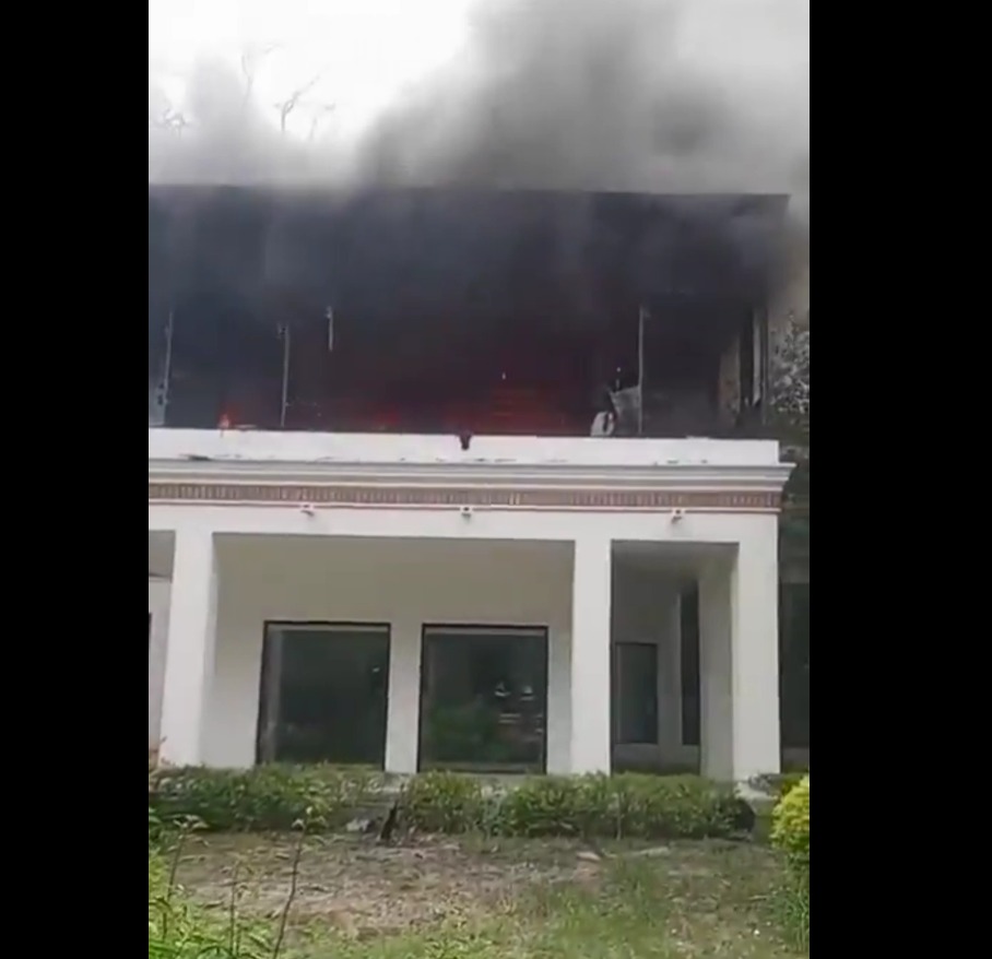 El exgobernador, en contraste con la Secretaría de Seguridad del Estado, aseguró que el hombre ingreso a prender fuego a su casa