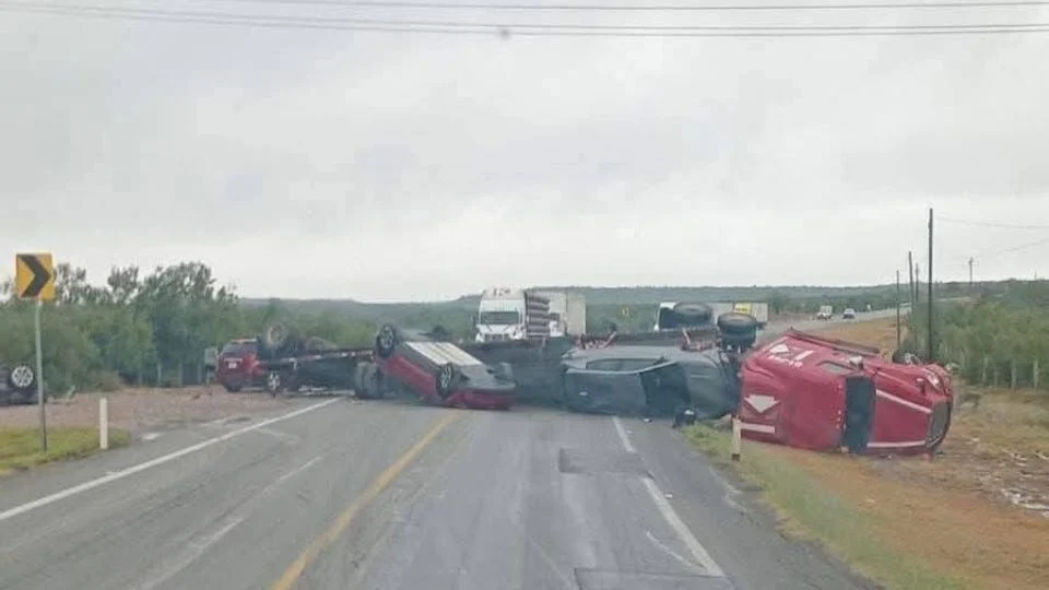 Las autoridades no han emitido información oficial sobre posibles fallas mecánicas o condiciones en la vía que pudieran haber contribuido al percance.