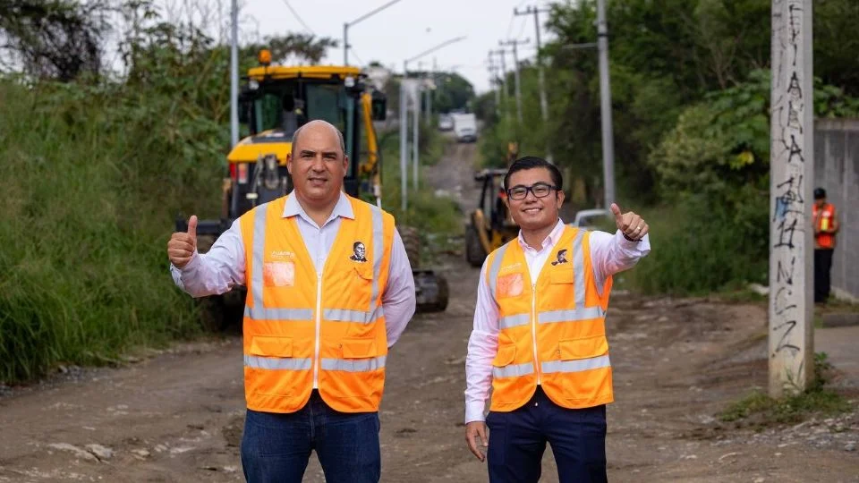 La obra contempla la pavimentación de casi 400 metros lineales y una intervención total de 2,500 metros cuadrados. Se realizarán trabajos de terracería, elaboración de caja, colocación de carpeta asfáltica y guarniciones