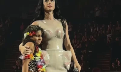 La cantante notó la inseguridad con la que la niña respondió y no dudó en intervenir con palabras de aliento: “No, no, no. Tienes que decirlo fuerte y sentirte orgullosa”.