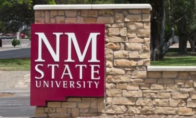 La Universidad de Nuevo México, ubicada en el centro de Albuquerque, cuenta con aproximadamente 23,000 estudiantes durante el ciclo escolar.