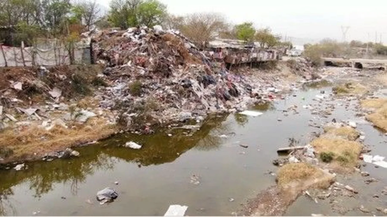 Fernández propuso crear una nueva mesa de trabajo con operativos activos de los tres niveles de gobierno, enfocada en generar soluciones efectivas y no más anuncios sin sustancia, como ocurrió con el fallido programa estatal “El Río Vive”.