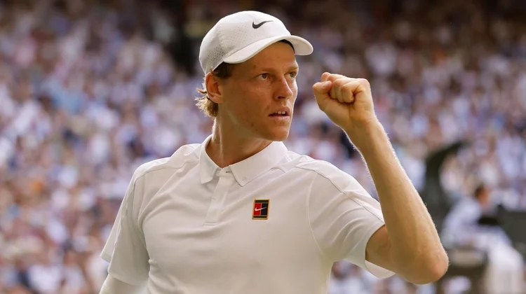 Con este triunfo, Sinner supera lo conseguido por su compatriota Matteo Berrettini, quien en 2021 se convirtió en el primer italiano en disputar una final de Wimbledon, aunque fue derrotado por Novak Djokovic.