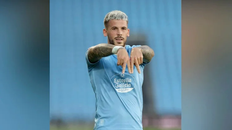 El club griego, al que llegó en calidad de préstamo desde el Celta de Vigo, ha mostrado su total respaldo al jugador y analiza posibles acciones legales contra el dueño del perro involucrado.