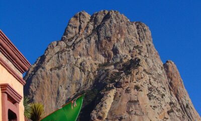 La Peña de Bernal es considerada el tercer monolito más grande del mundo y tiene una antigüedad estimada de más de 8.7 millones de años.