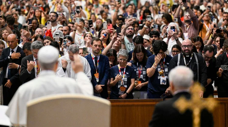 León XVI destacó que en la era digital, marcada por la irrupción de la inteligencia artificial, es vital cultivar una cultura de humanismo cristiano y construir “redes de relaciones, redes de amor, redes de libre compartir”.