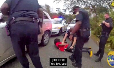 En las imágenes difundidas por las autoridades, se observa cómo los agentes ordenan repetidamente a McNeil salir del auto. Al negarse y cuestionar los motivos de su detención, uno de los oficiales rompe la ventana del conductor, lo golpea en el rostro y lo saca del vehículo por la fuerza.