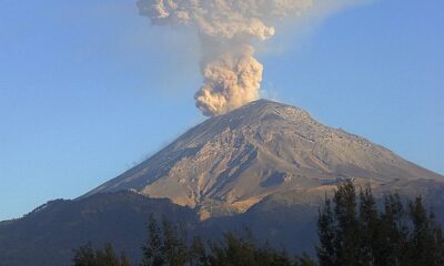 en Rusia, el volcán Kliuchevskoi, uno de los más activos de Kamchatka, entró en erupción horas después del sismo de magnitud 8.8 que sacudió la región