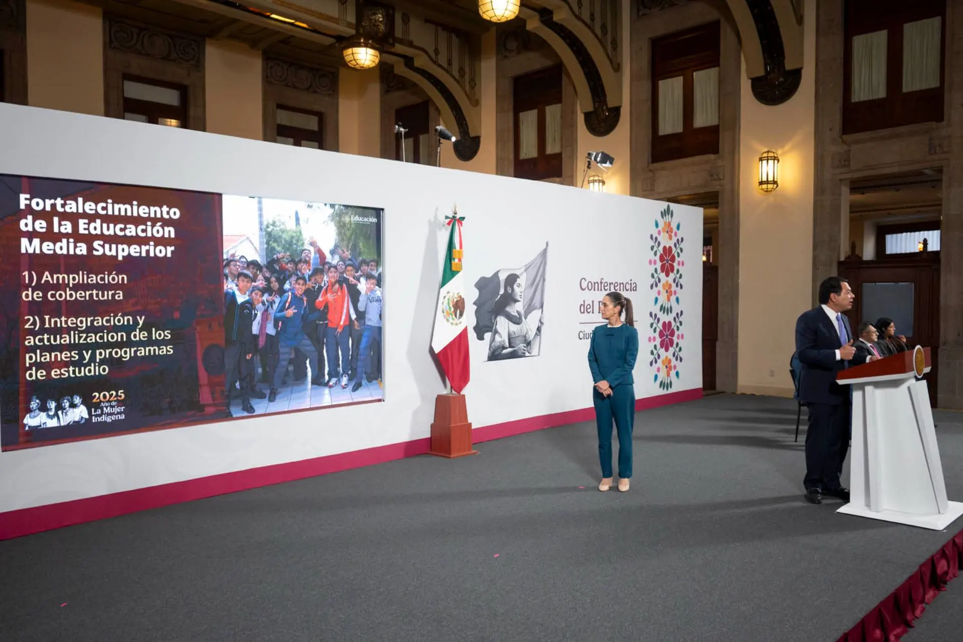 El titular de la SEP, Mario Delgado, detalló que el nuevo sistema unifica los 32 subsistemas de educación media superior existentes y amplía la cobertura con 37 mil 500 nuevos espacios.