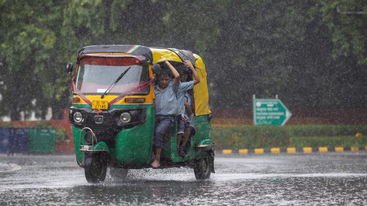 Las autoridades locales anunciaron una compensación de 4 millones de rupias (aproximadamente 4,600 dólares) para los familiares de los fallecidos, como parte del protocolo de emergencia ante desastres naturales.