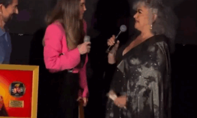 La emotiva interacción entre ambas artistas se volvió uno de los momentos más destacados del evento, cuando Amanda Miguel continuó: “Cantas precioso, lo hiciste muy bien y apenas estás mostrando lo que verdaderamente puedes hacer”.