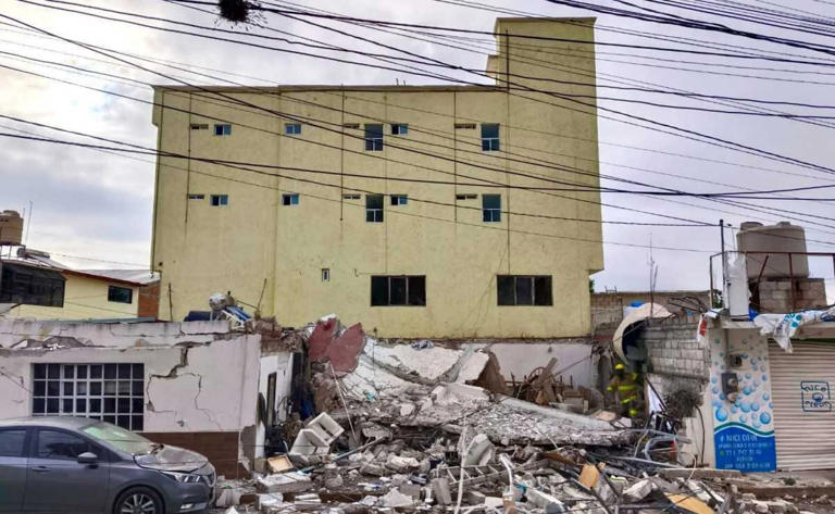 El hombre de 33 años fue trasladado al hospital del ISSSTE para valoración médica, mientras que la mujer de 34 años y el bebé fueron atendidos en el lugar sin requerir hospitalización.