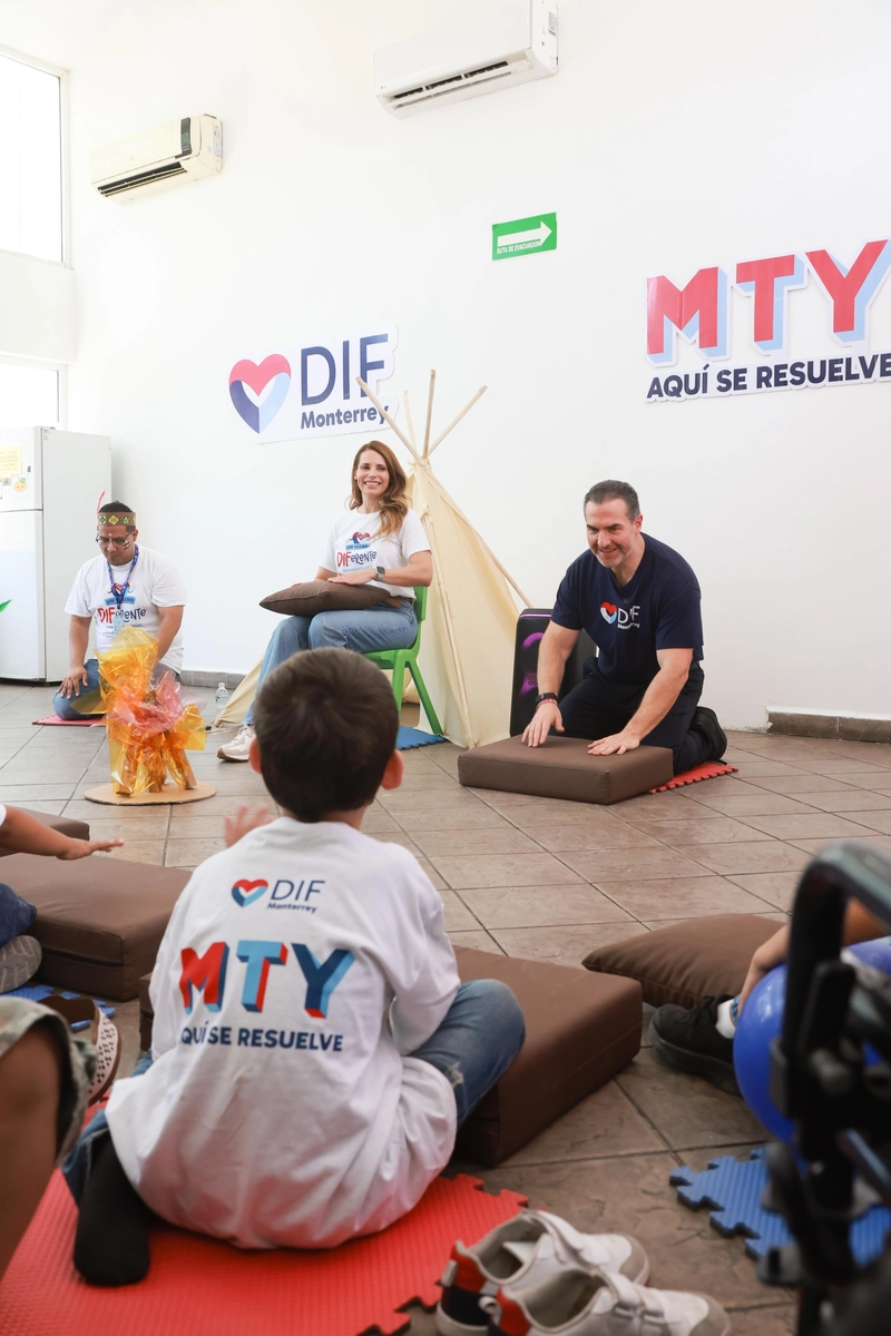 El campamento tiene una temática de apaches y busca fomentar el desarrollo físico, emocional y social de sus participantes mediante actividades lúdicas, artísticas, musicales y agrícolas.