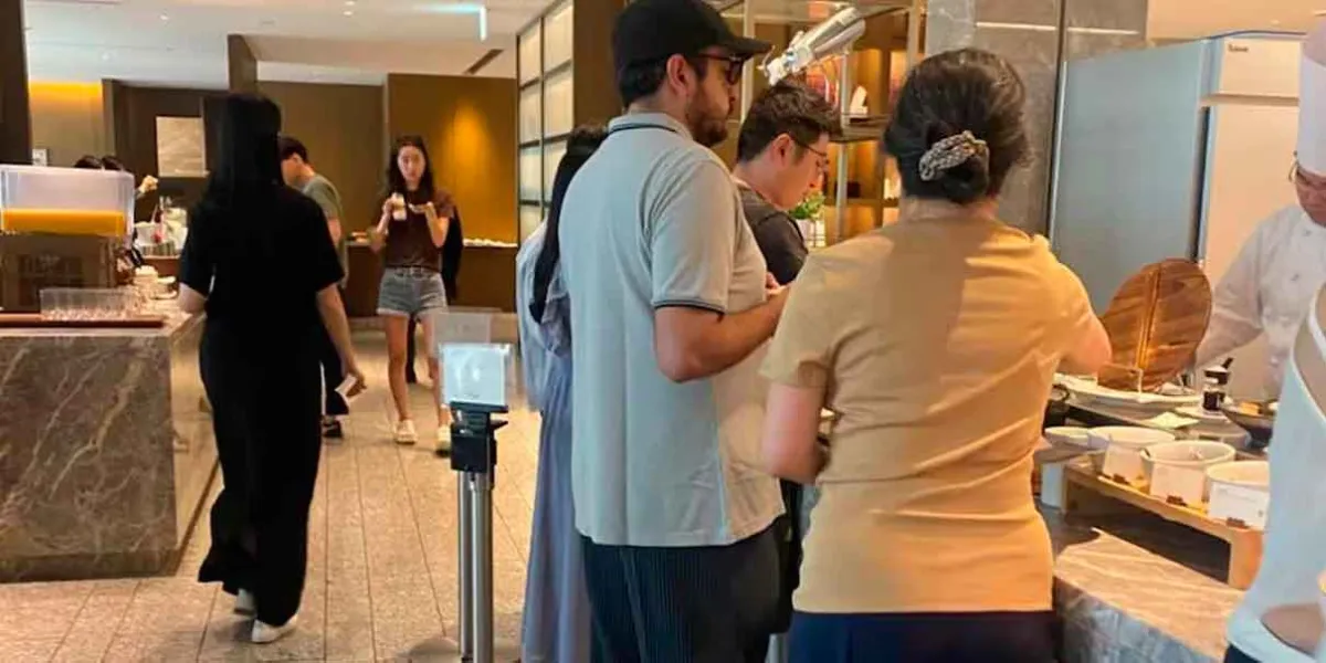 López Beltrán denunció que integrantes de la oposición enviaron espías para fotografiarlo y acosarlo durante su estancia en el país asiático, con el objetivo de emprender una campaña de linchamiento político basada en “odio, clasismo y calumnias”.