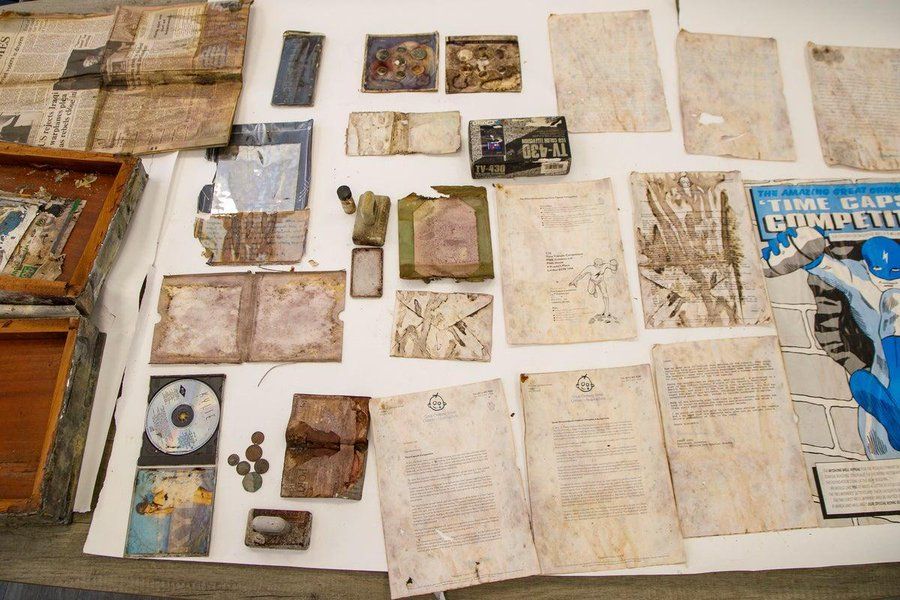 Aunque la intención inicial era abrir la cápsula en “cientos de años”, las obras para construir una nueva unidad de oncología pediátrica adelantaron su apertura.