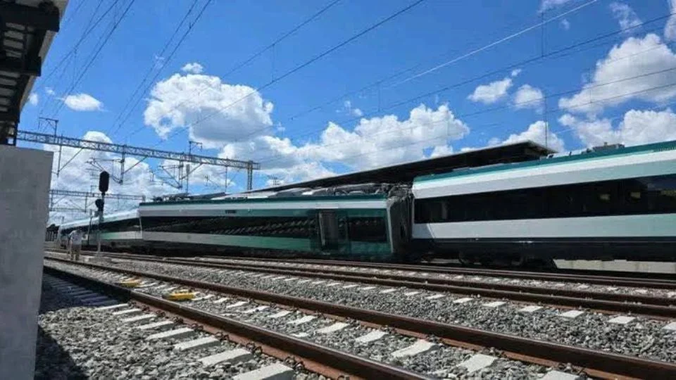 Cabe recordar que en marzo de 2024, un vagón del mismo tren se salió de la vía a la altura del municipio de Tixkokob, también en Yucatán, lo que obligó a evacuar a los pasajeros sin que se reportaran heridos