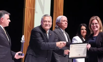 Durante el evento, Guzmán López destacó que este premio refleja el compromiso de la Máxima Casa de Estudios con la formación de líderes y agentes de cambio social