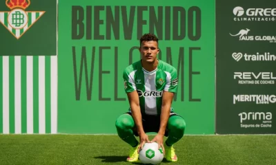 El colombiano se define como un jugador ofensivo, con buen físico, regate, velocidad y disparo de larga distancia, aunque también reconoce la importancia de defender en el fútbol moderno.