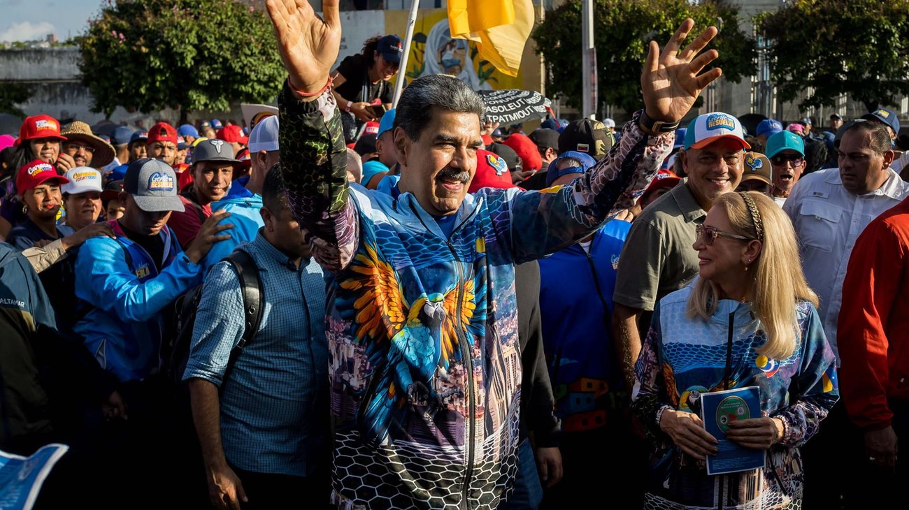 La decisión ocurre en paralelo al despliegue de 4,000 agentes estadounidenses en aguas de Latinoamérica y el Caribe para combatir el narcotráfico, principalmente infantes de Marina, además de barcos, aviones y lanzamisiles