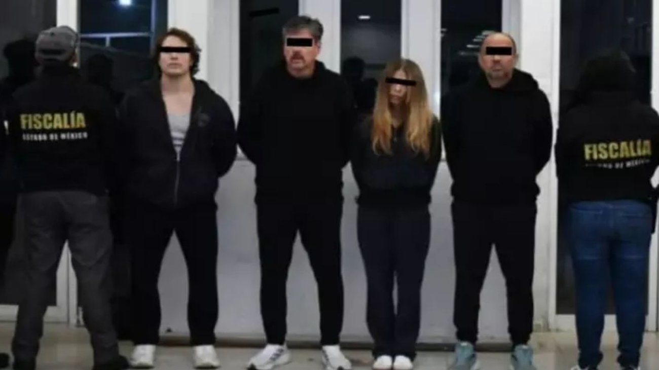 La fiscalía estatal confirmó que los implicados estaban bajo investigación por este delito, dada la gravedad de los actos y la participación de varias personas en el ataque.