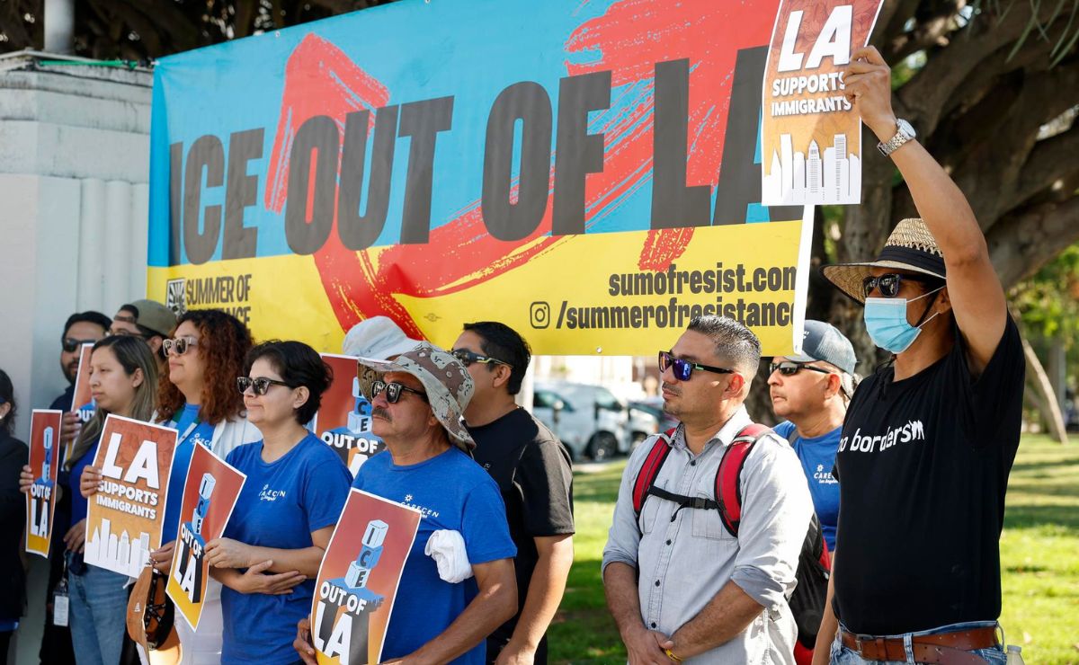 Los recientes incidentes han puesto en evidencia la tensión en la ciudad: agentes de ICE detuvieron a un joven de 18 años y apuntaron con armas a un adolescente de 15 años con discapacidad, que finalmente fue liberado gracias a la intervención escolar.