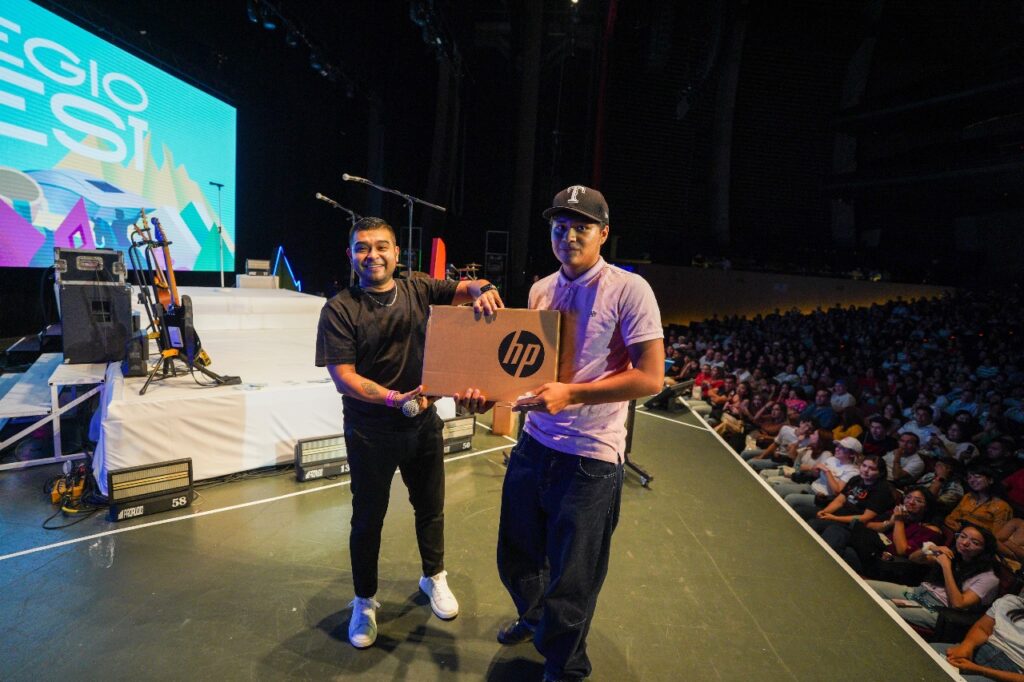 En el Regio Fest, efectuado en el escenario GNP Seguros del Pabellón M, se realizó una rifa de tabletas, scooters y laptops.
