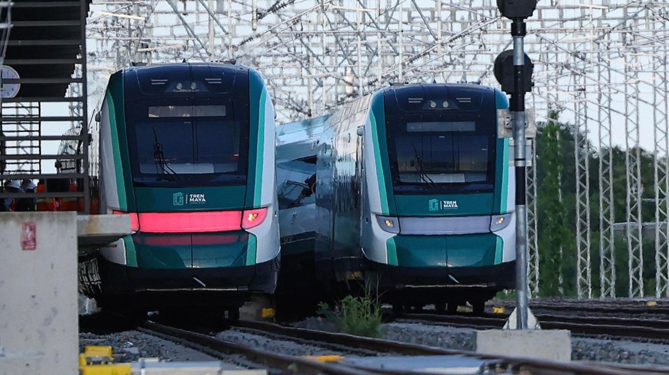 El incidente ocurrió alrededor de las 13:48 horas locales, justo cuando la unidad ingresaba a baja velocidad a los andenes de la estación. Pese al percance, no se reportaron pasajeros lesionados.