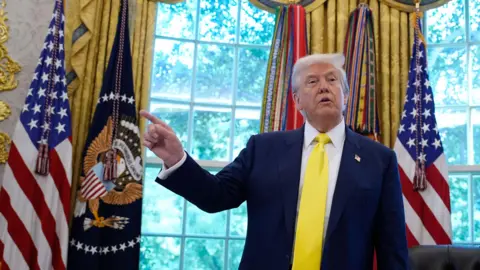 Trump, quien ofrecerá una conferencia de prensa para detallar las medidas, afirmó que, tras “arreglar” la frontera con “cero ilegales en los últimos tres meses”, el siguiente objetivo es la capital del país.