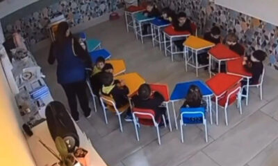 Pese a que la profesora intentó justificar el hecho asegurando que el niño se había caído, la versión fue desmentida por una odontóloga y las cámaras de seguridad del aula.