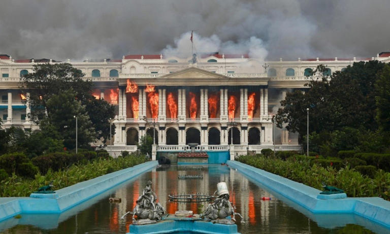 El presidente Ramchandra Paudel llamó a la calma y a entablar un diálogo para resolver pacíficamente la crisis, mientras que la ONU expresó su consternación por la escalada de violencia.