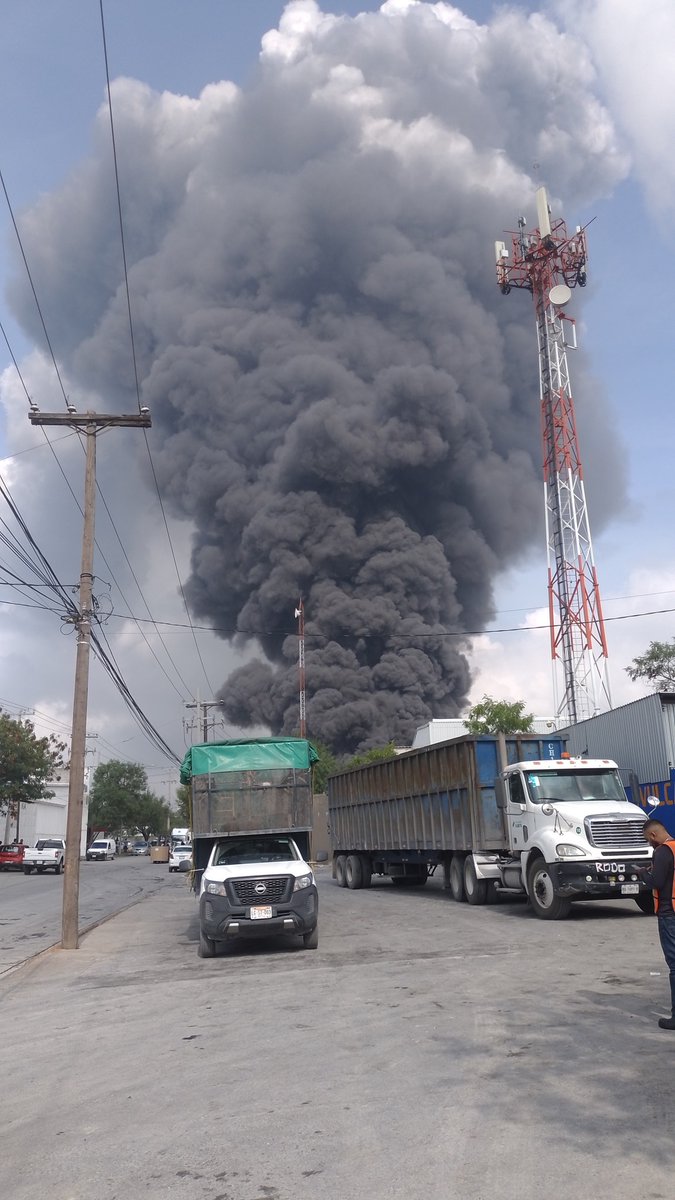 Un fuerte incendio registrado este miércoles en el Parque Industrial Escobedo, en Nuevo León